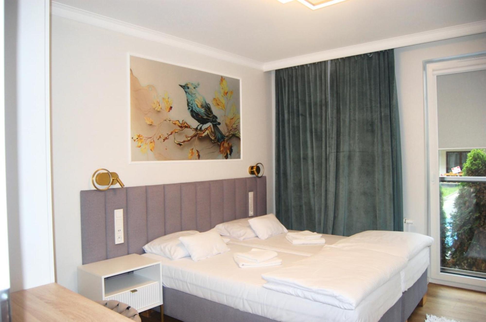 Apartament Sosnowy Przy Basenach Tropikalnych, Prywatny Parking